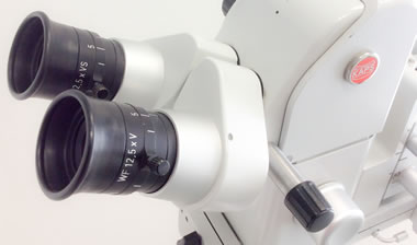 Microscopio operatorio